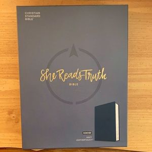She Reads Truth CSB Study Bible Navy Leathertouch
